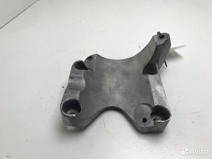 Кронштейн компрессора кондиционера Audi A6 4B2 AGA