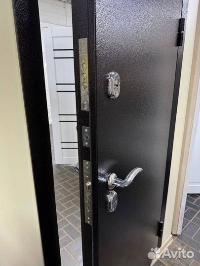 Дверь металлическая для дома