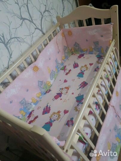 Кровать с матрасом и бортиками