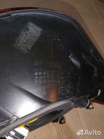 Фонарь задний правый Genesis G80