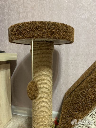 Домик для кошки с когтеточкой б/у