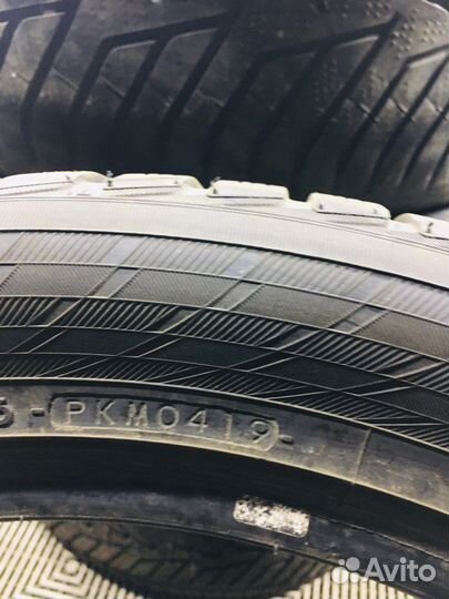 Yokohama BluEarth Winter V905 295/40 R21