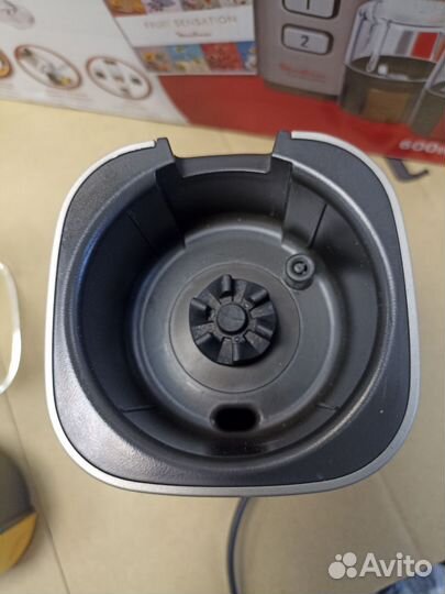 Блендер Moulinex Fruit Sensation LM142A26