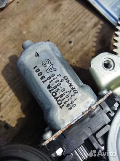 Стеклоподъемник задний правый Lexus Ls600Hl UVF46