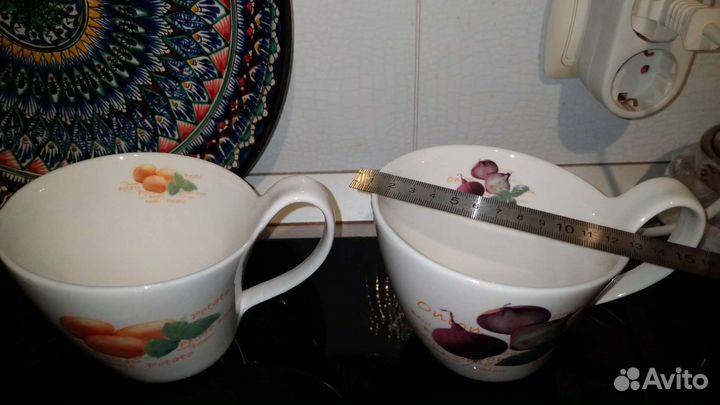 Бульонницы, чайники, сахарницы, блюдца