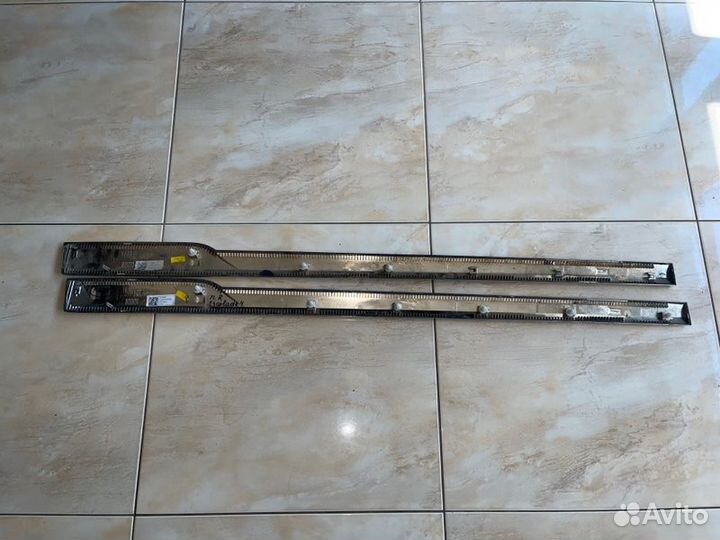 Накладка двери передняя правая Cadillac Escalade 4