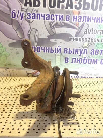 Кулак передний правый Kia Cerato