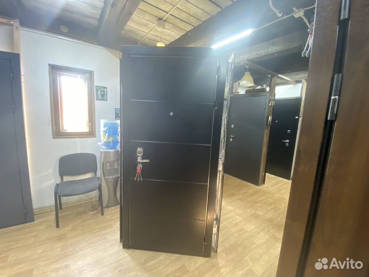 Дверь входная металлическая в дом или коттедж