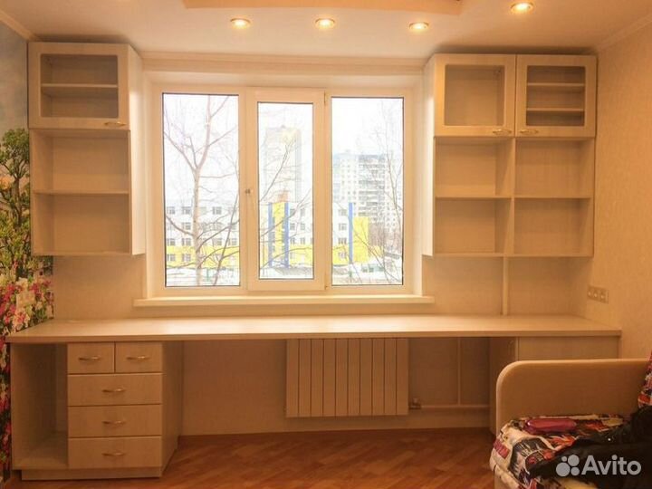 Рабочая зона у окна на заказ