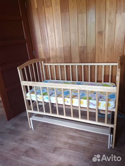 Детская кроватка с маятником+матрас