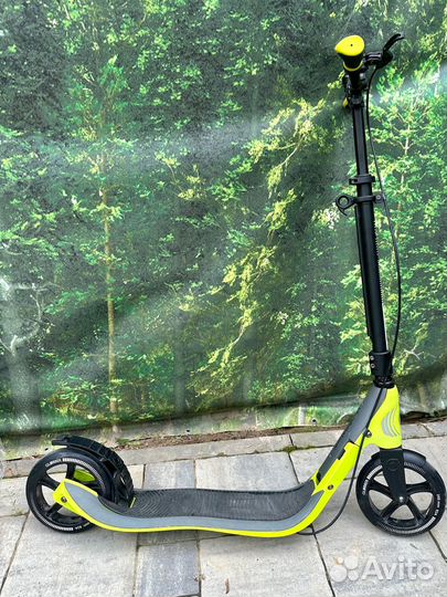 Самокат фирмы globber