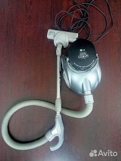 Продам пылесос LG V-C7153HTV