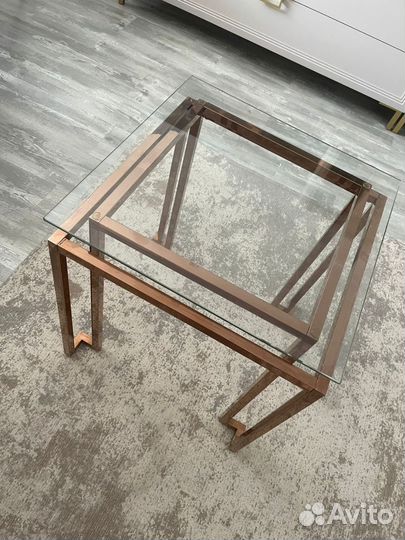 Журнальный столик