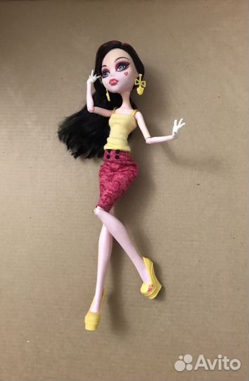 Drakulaura monster high