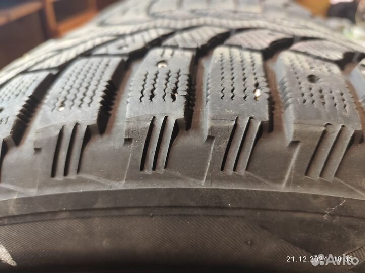 Bridgestone Blizzak Spike-01 235/60 R18 107T