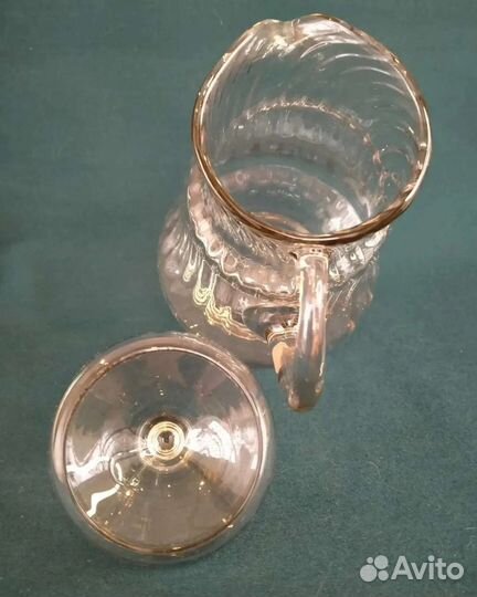 Стеклянный кувшин с крышкой