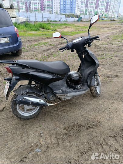 Скутер, мопед, живой