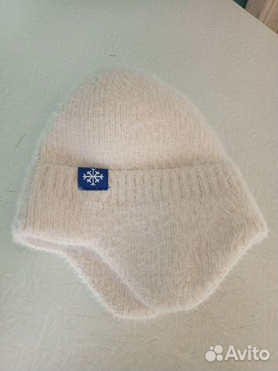 Женская вязаная шапочка