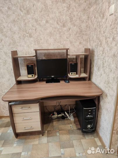 Компьютерный стол