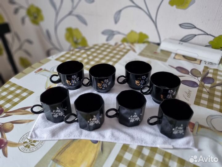 Чашки с блюдцами