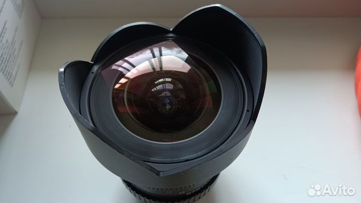 Широкоугольный объектив Samyang 14mm f 2.8 EF