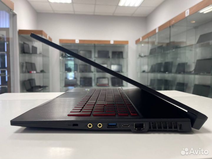 Игровой Msi 17.3