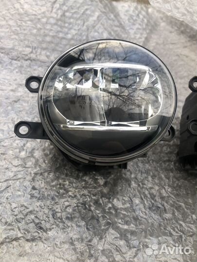 Противотуманки Led Toyota Voxy ZWR80-85 Koyo
