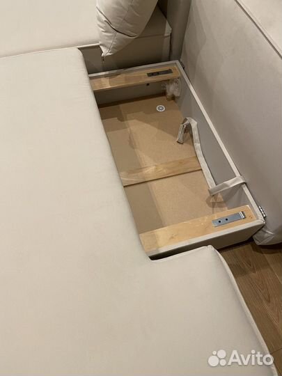 Современный угловой диван кровать