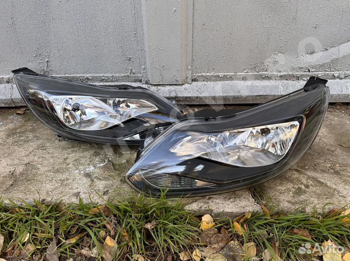 Фара левая и правая Ford Focus 3 2011 черная
