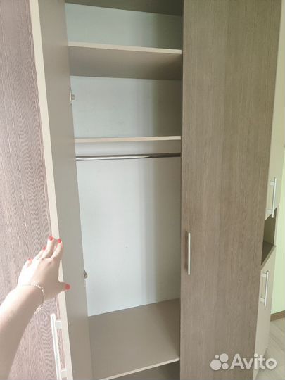 Продам комплект мебели для комнаты