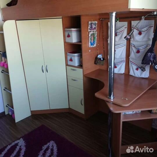 Детская кровать, шкаф, стол