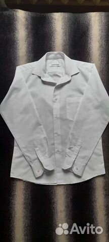 Белая школьная рубашка