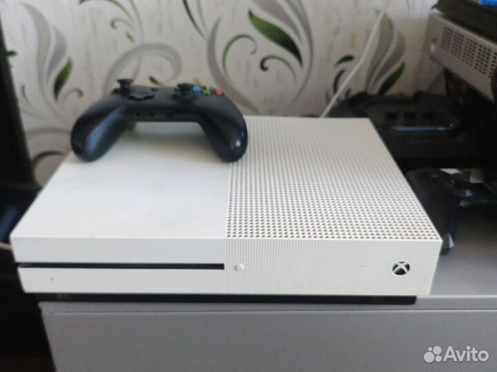 Xbox ONE S 1tb с играми