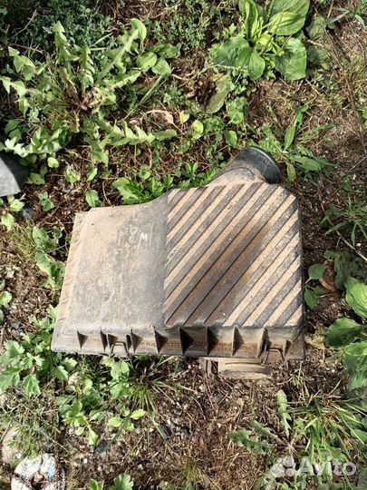 Корпус воздушного фильтра Volkswagen Passat b3