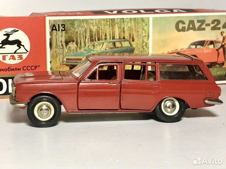 Модель автомобиля Газ 2402 красный СССР 1:43