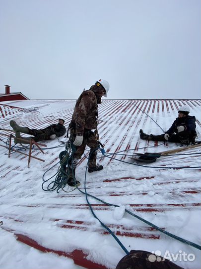 Чистка кровли от снега, уборка снега с крыш