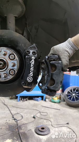 Тормоза brembo 4 поршня тюнинг на nissan avenir