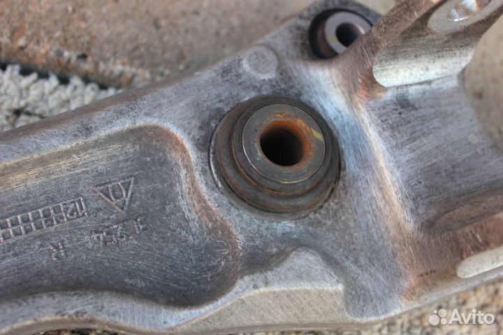 Рычаг передний нижний правый Jaguar XF (2011-201