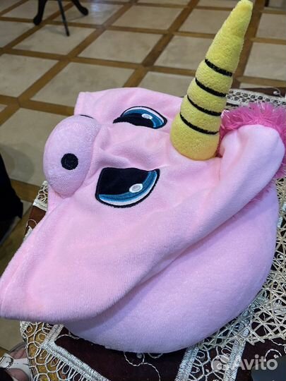 Подушка под шею с капюшоном