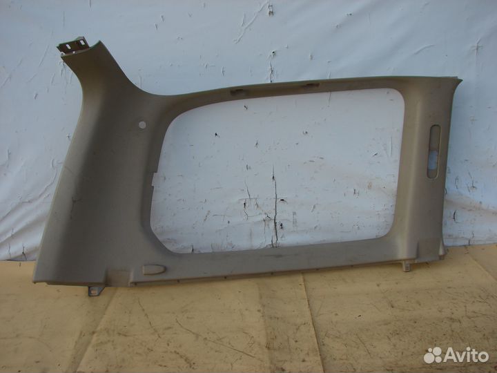 Накладка верхняя багажника левая Toyota land cruis