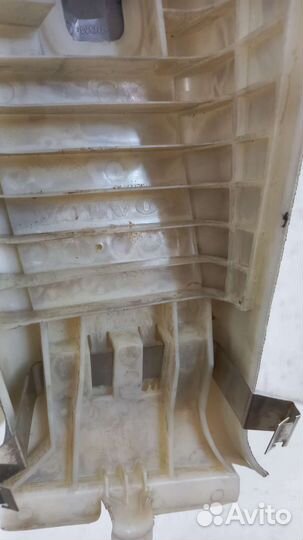 Обшивка средней правой стойки Volvo XC90