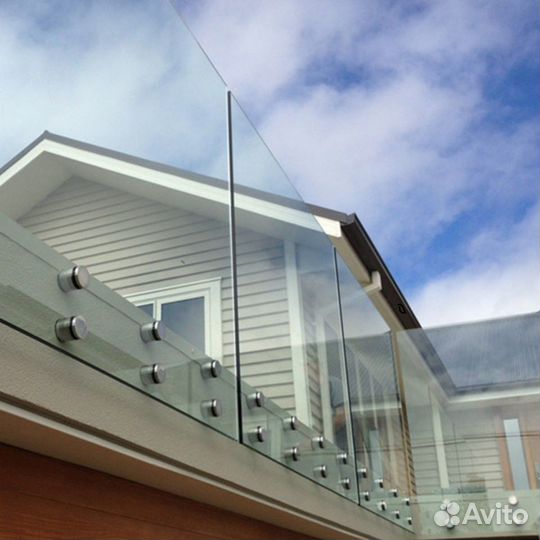 Безрамное ограждение балкона