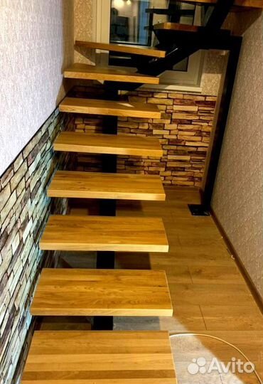 Лестница на металлокаркасе закрытого типа