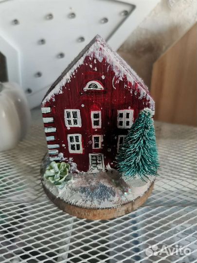 Новогодний декор деревянный домик