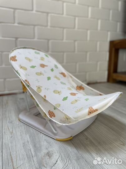 Шезлонг в ванну для малышей