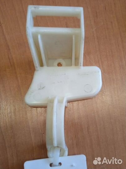 Кронштейн облицовки в ногах передний правый Bmw