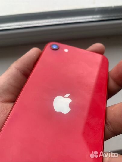 iPhone SE, 64 ГБ