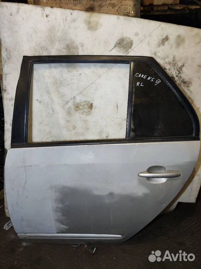 Задняя левая дверь Kia carens 2