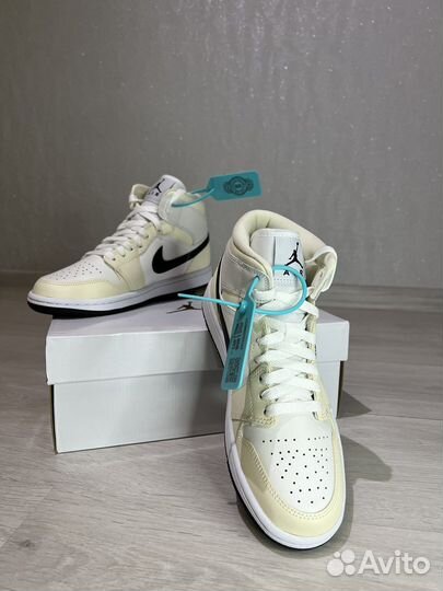 Кроссовки nike jordan 1 mid