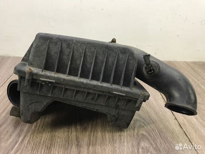 Корпус воздушного фильтра Opel Zafira B минивэн